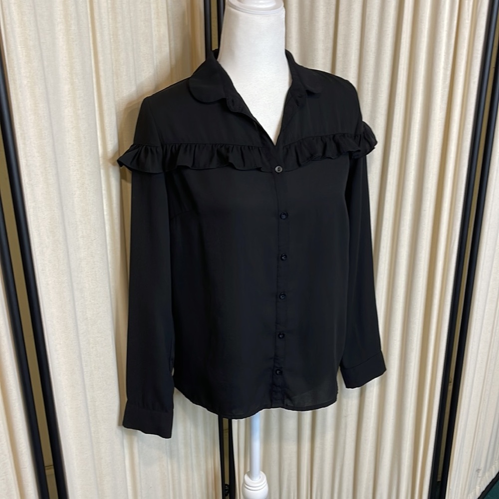 GORGEOUS BLACK RUFFLE BUTTON DOWN BLOUSE SIZE SMALL - Picture 2 of 9